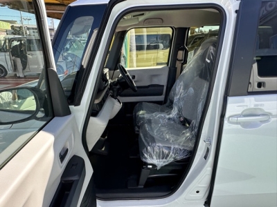 新型N-BOX(ホンダ)届出済未使用車 前席内装