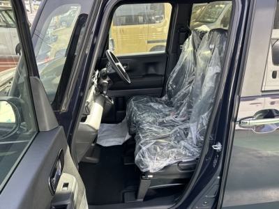 新型N-BOX(ホンダ)届出済未使用車 前席内装