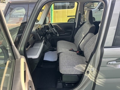 新型スペーシアのOEM(スズキ)中古車 前席内装