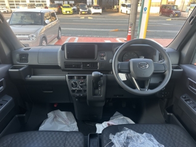 ハイゼットカーゴ(ダイハツ)届出済未使用車 後席から見た前席