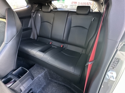 GRヤリス(トヨタ)中古車 後席内装