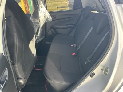 スイフトスポーツ(スズキ)登録済未使用車 後席内装