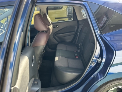 オーラ(ニッサン)中古車 後席内装
