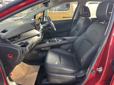 オーラ(ニッサン)中古車 前席内装