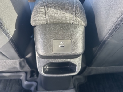 オーラ(ニッサン)中古車 後席から見た前席