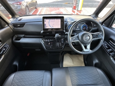 ルークス(ニッサン)中古車 後席から見た前席