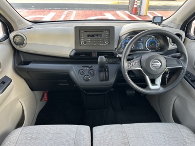 デイズ(ニッサン)中古車 後席から見た前席