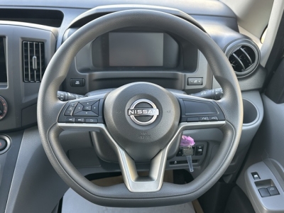 NV200バネットバン(ニッサン)登録済未使用車 後席から見た前席