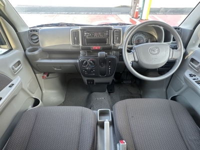 エブリイバンのOEM(スズキ)中古車 後席から見た前席