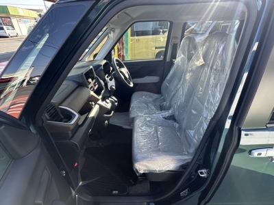 新型ムーヴ(ダイハツ)届出済未使用車 前席内装