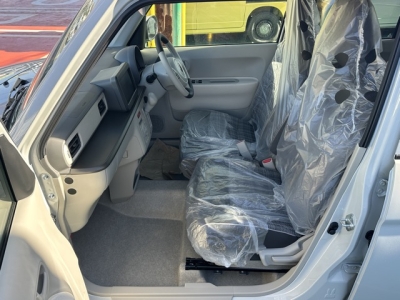 ラパンLC(スズキ)届出済未使用車 前席内装