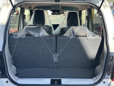 ラパンLC(スズキ)届出済未使用車 内外装写真他１