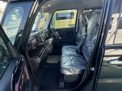 新型スペーシアカスタム(スズキ)届出済未使用車 前席内装