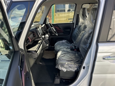 新型スペーシアカスタム(スズキ)届出済未使用車 前席内装