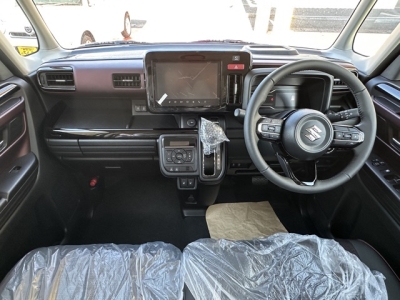 新型スペーシアカスタム(スズキ)届出済未使用車 後席から見た前席