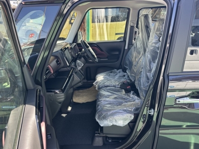 新型スペーシアカスタム(スズキ)届出済未使用車 前席内装