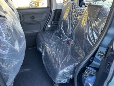 新型スペーシアカスタム(スズキ)届出済未使用車 後席内装