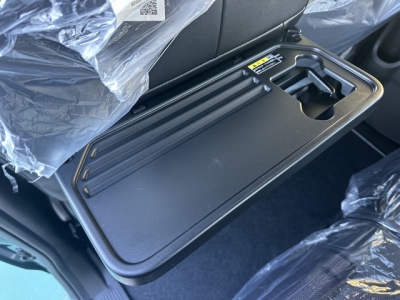 新型スペーシアカスタム(スズキ)届出済未使用車 後席から見た前席