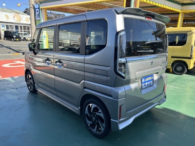 新型スペーシアカスタム(スズキ)届出済未使用車 後方