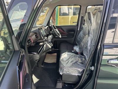 新型スペーシアカスタム(スズキ)届出済未使用車 前席内装