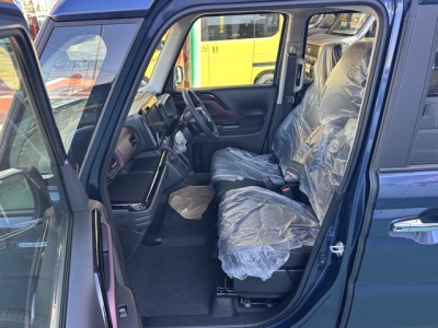 新型スペーシアカスタム(スズキ)届出済未使用車 前席内装