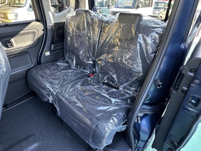 新型スペーシアカスタム(スズキ)届出済未使用車 後席内装