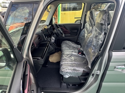 新型スペーシアカスタム(スズキ)届出済未使用車 前席内装