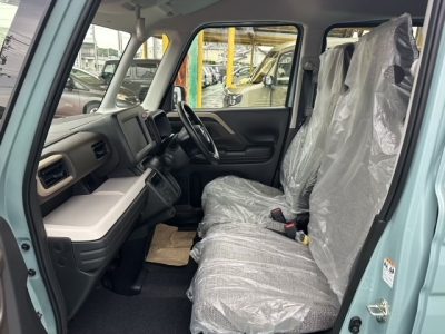 新型スペーシア(スズキ)届出済未使用車 前席内装