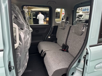 新型スペーシア(スズキ)届出済未使用車 後席内装