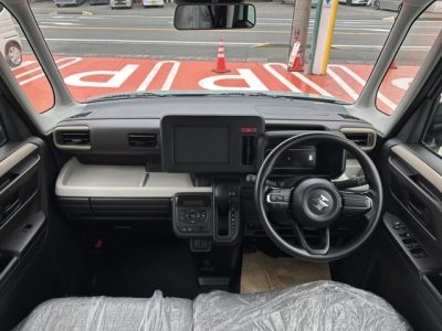 新型スペーシア(スズキ)届出済未使用車 後席から見た前席