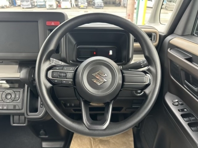 新型スペーシア(スズキ)届出済未使用車 内外装写真