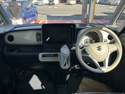 ワゴンＲスマイル(スズキ)届出済未使用車 後席から見た前席