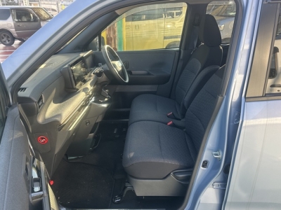 サクラ(ニッサン)中古車 前席内装