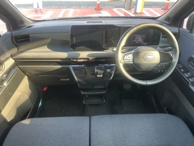 サクラ(ニッサン)中古車 後席から見た前席