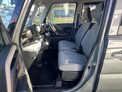 新型スペーシアのOEM(スズキ)中古車 前席内装