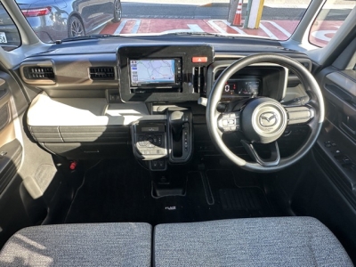 新型スペーシアのOEM(スズキ)中古車 後席から見た前席