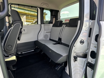 新型N-BOX(ホンダ)中古車 後席内装