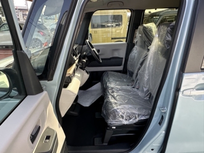 新型N-BOX(ホンダ)届出済未使用車 前席内装