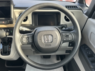 新型N-BOX(ホンダ)届出済未使用車 内外装写真