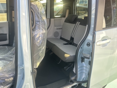 新型N-BOX(ホンダ)届出済未使用車 後席内装