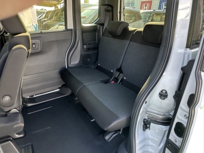 新型N-BOX(ホンダ)届出済未使用車 後席内装