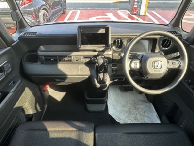 新型N-BOX(ホンダ)届出済未使用車 後席から見た前席