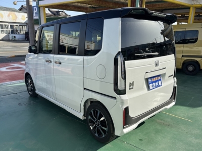 新型N-BOX(ホンダ)届出済未使用車 後方