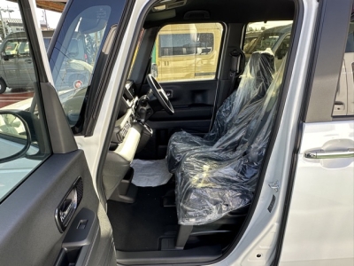 新型N-BOX(ホンダ)届出済未使用車 前席内装