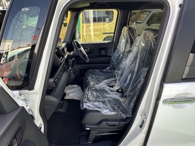 新型N-BOX(ホンダ)届出済未使用車 前席内装