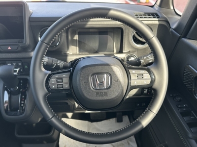 新型N-BOX(ホンダ)届出済未使用車 内外装写真