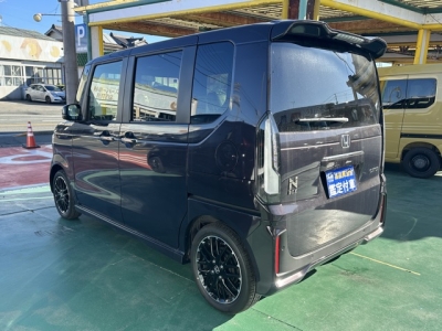 新型N-BOX(ホンダ)届出済未使用車 後方