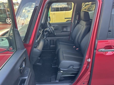 新型N-BOX(ホンダ)中古車 前席内装