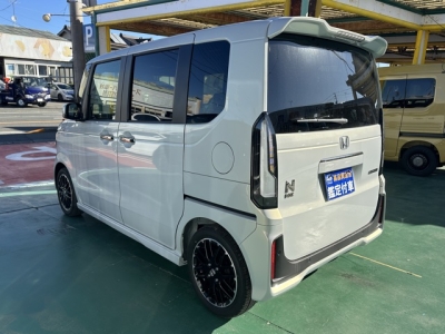 新型N-BOX(ホンダ)届出済未使用車 後方