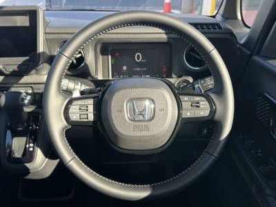 新型N-BOX(ホンダ)届出済未使用車 内外装写真